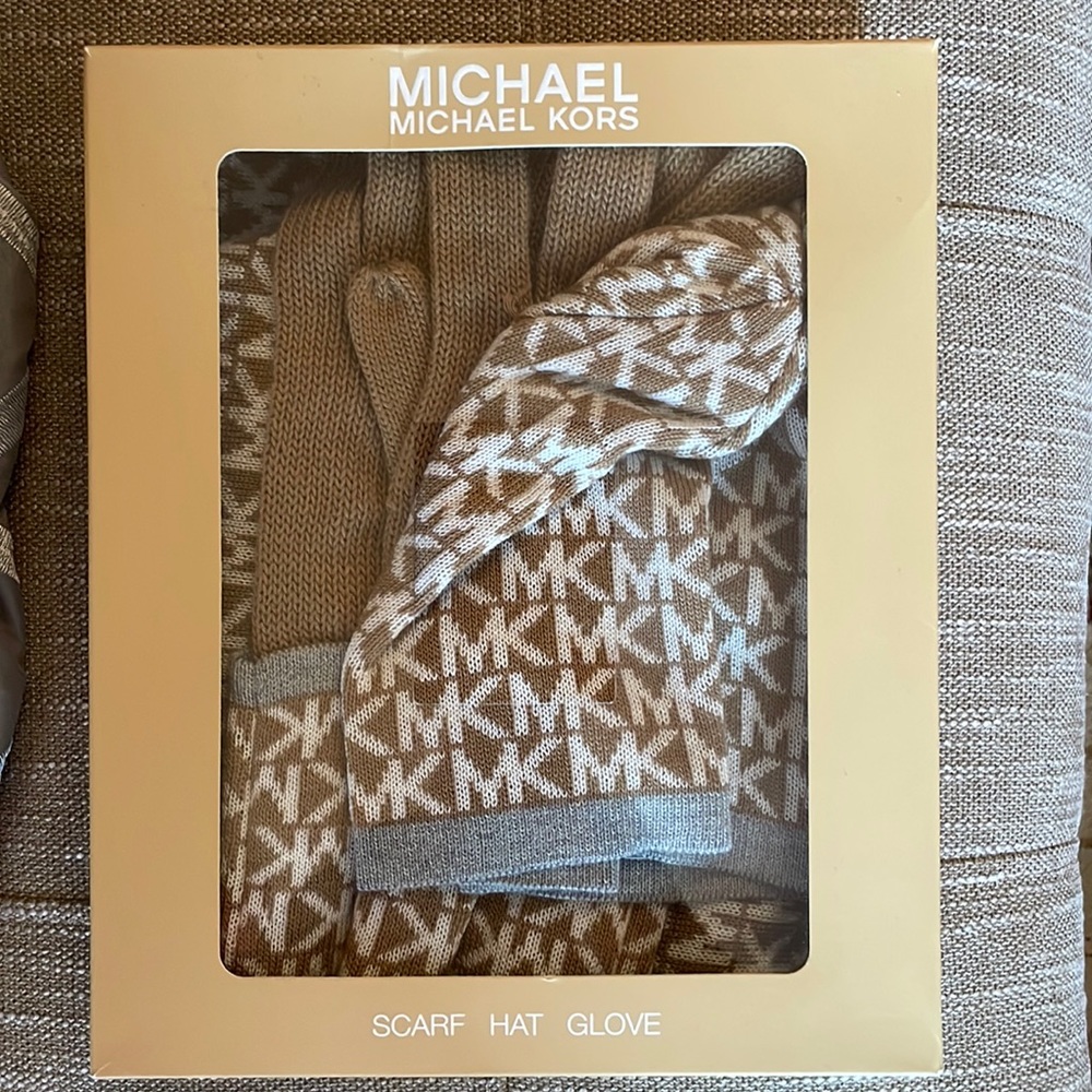 Michael Kors hat golves scarf set